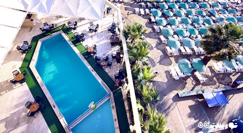 نمای کلی استخر روباز هتل